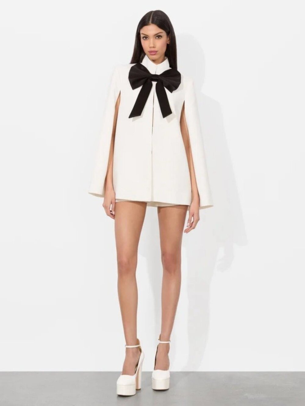 Alice Olivia Phillipa Bow Cape (white, Size XS)